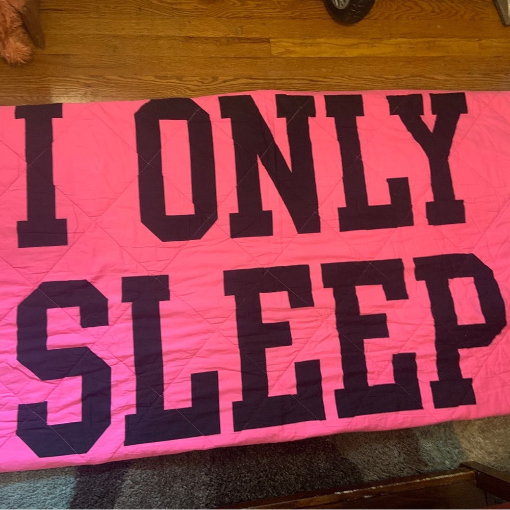 Pink vs comforter